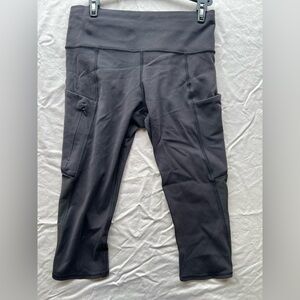 Athleta Salutation Capri Leggings